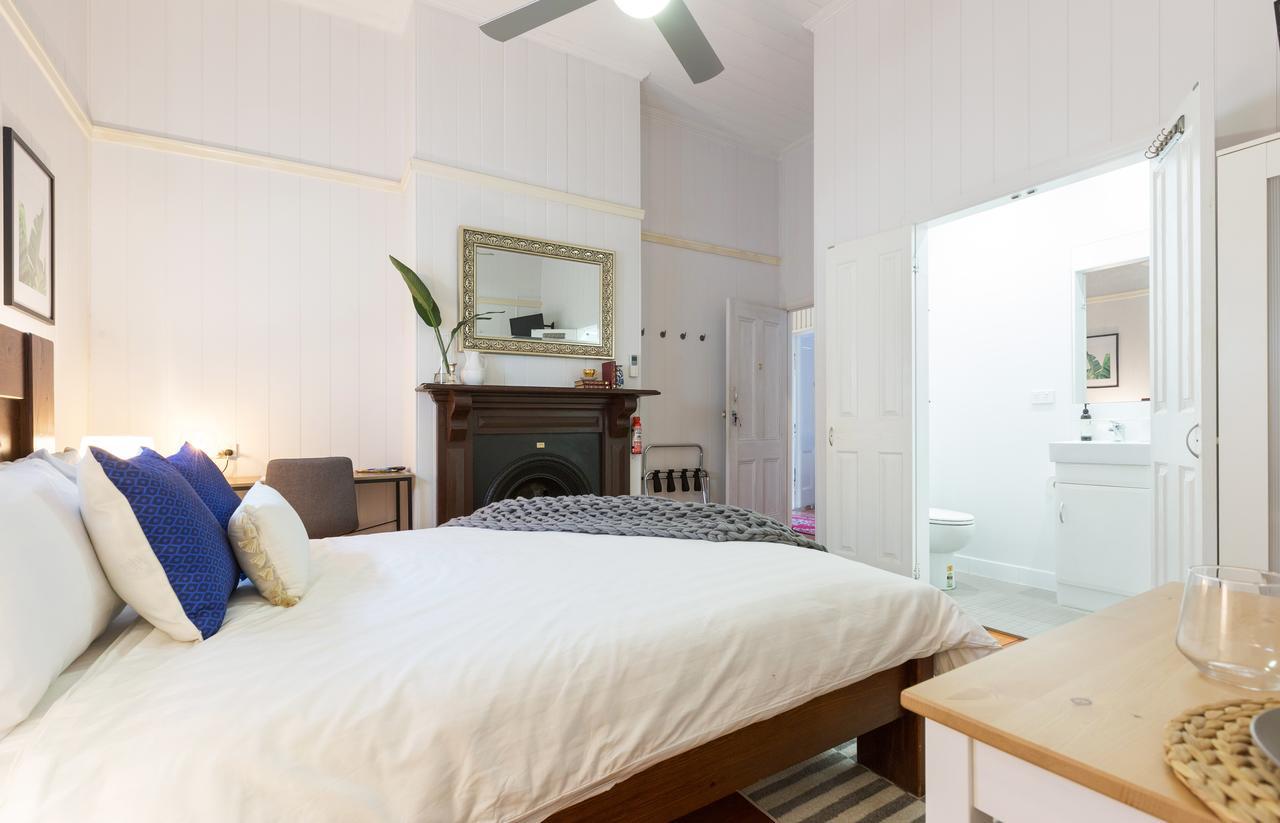 Suite Lit Queen-Size avec Salle de Bains Privative